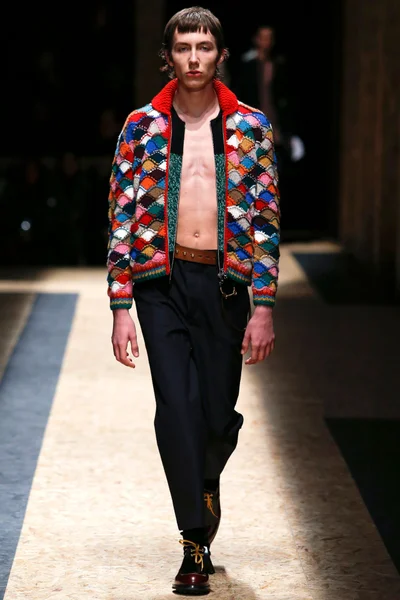 Look 28